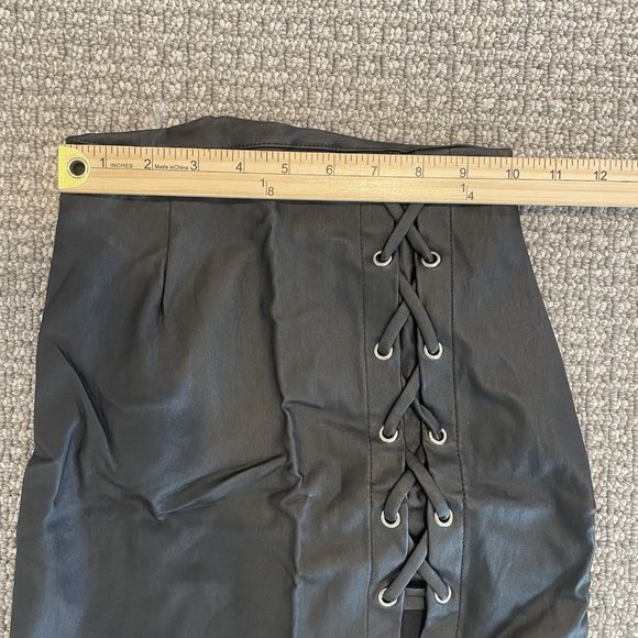 NWT Windsor Skirt Women's Size XS Black Mini Lace Zip Up Back Side Slit Metallic - Picture 4 of 5